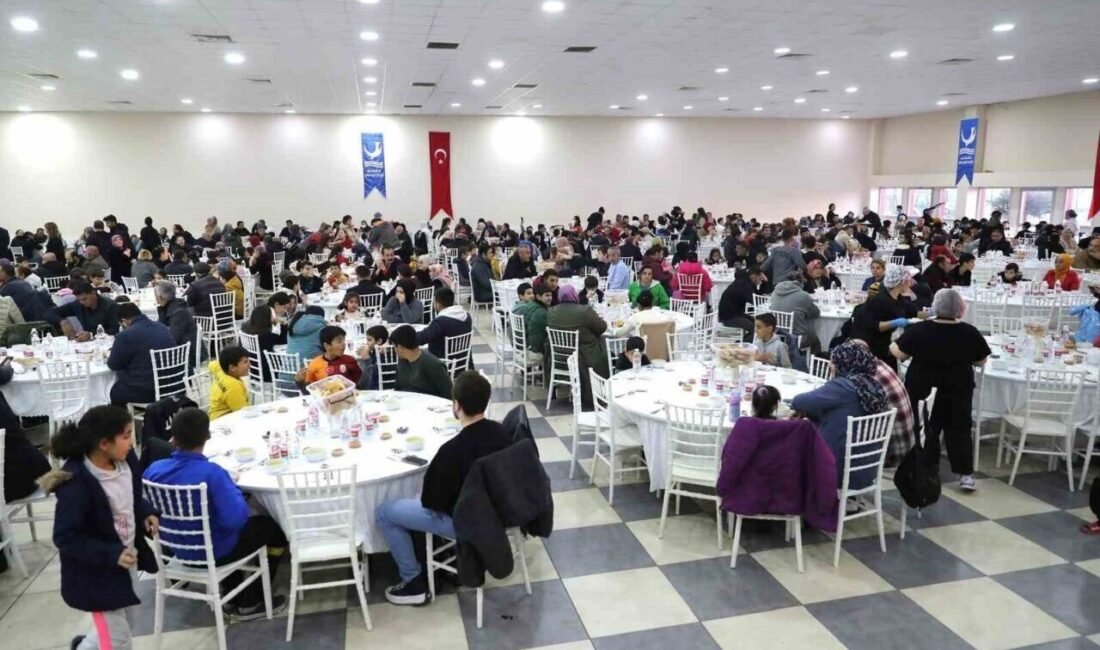 Aliağalılar mübarek Ramazan ayının ilk iftarı için Yeni Mahalle Düğün