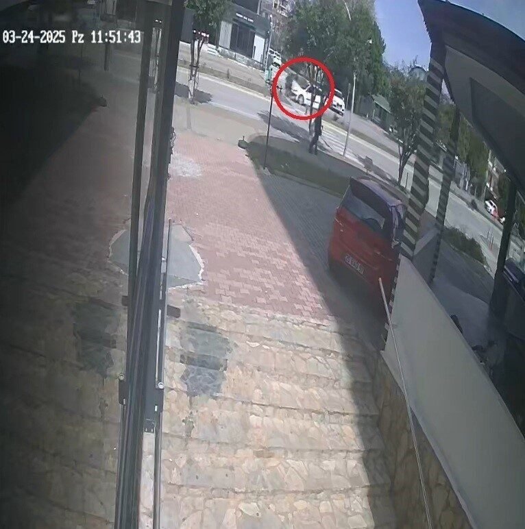 Antalya’da otomobille motosiklet çarpıştı: 2 yaralı