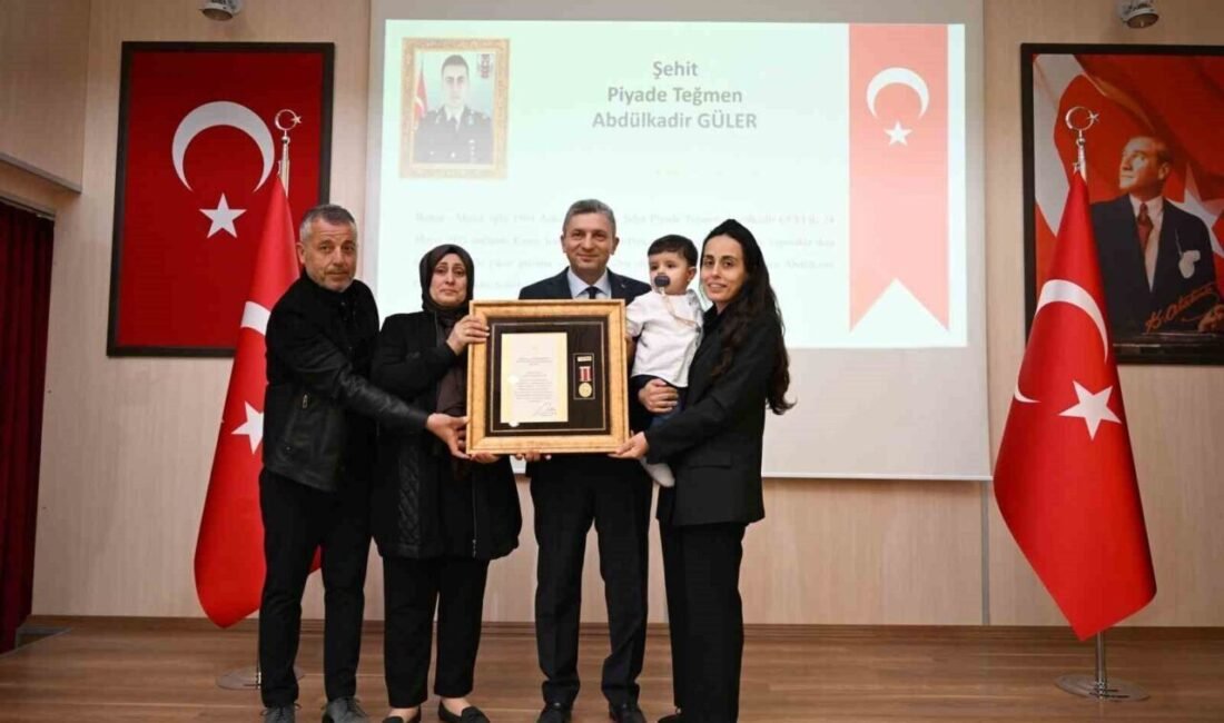 Antalya’da 2 şehit ailesi ve 5 gaziye Devlet Övünç Madalyaları