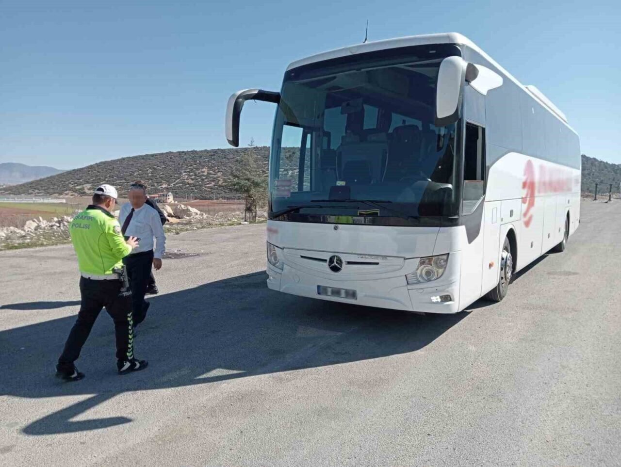 Antalya’da trafik denetimleri sıklaştırıldı, 59 bin araç ve sürücü kontrol edildi Antalya’da trafik denetimleri sıklaştırıldı, 59 bin araç ve sürücü kontrol edildi