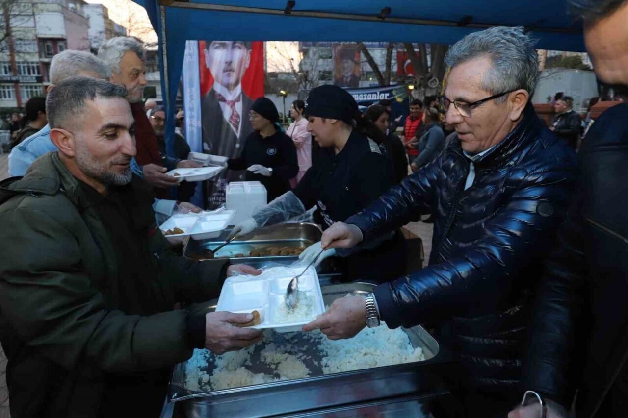 Aydın BŞB’nin Nazilli’deki ilk iftar sofrası doldu taştı