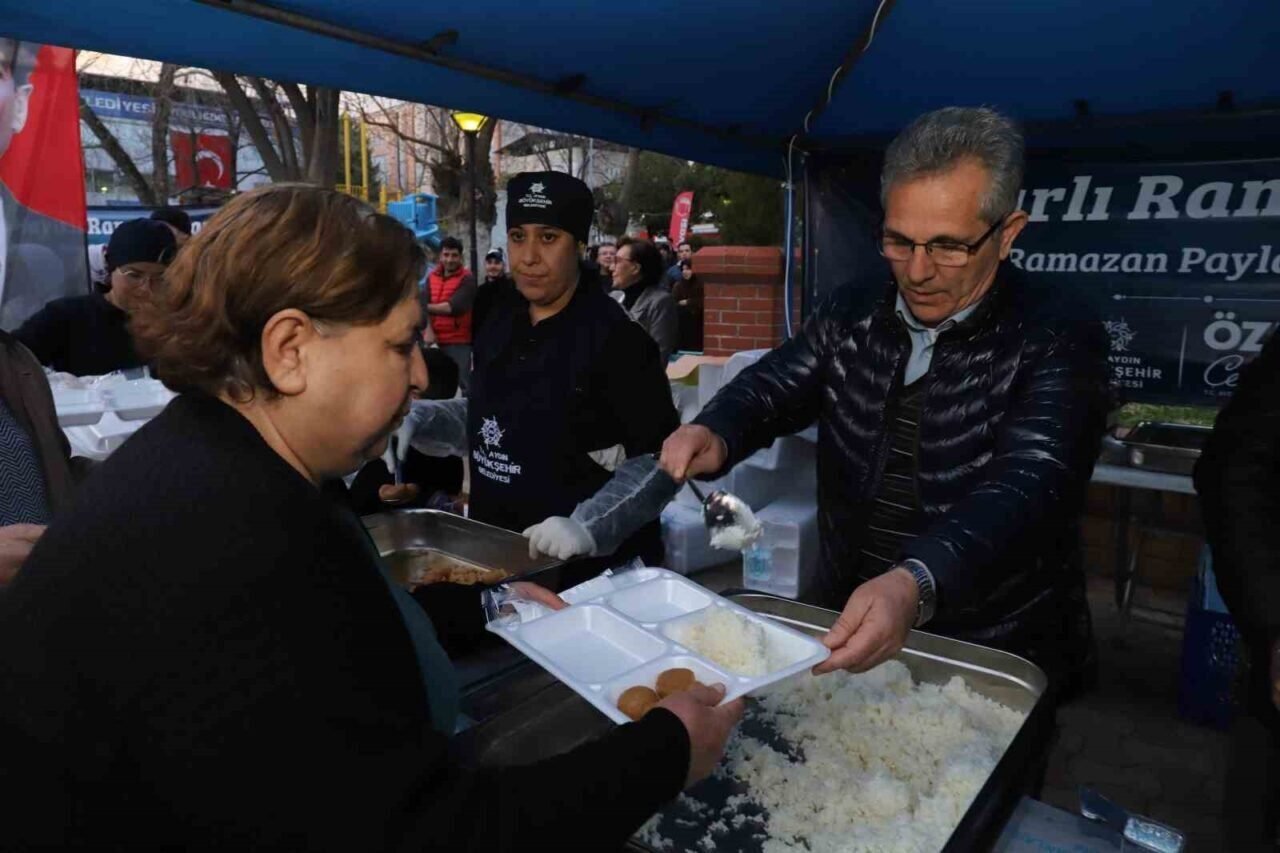 Aydın BŞB’nin Nazilli’deki ilk iftar sofrası doldu taştı