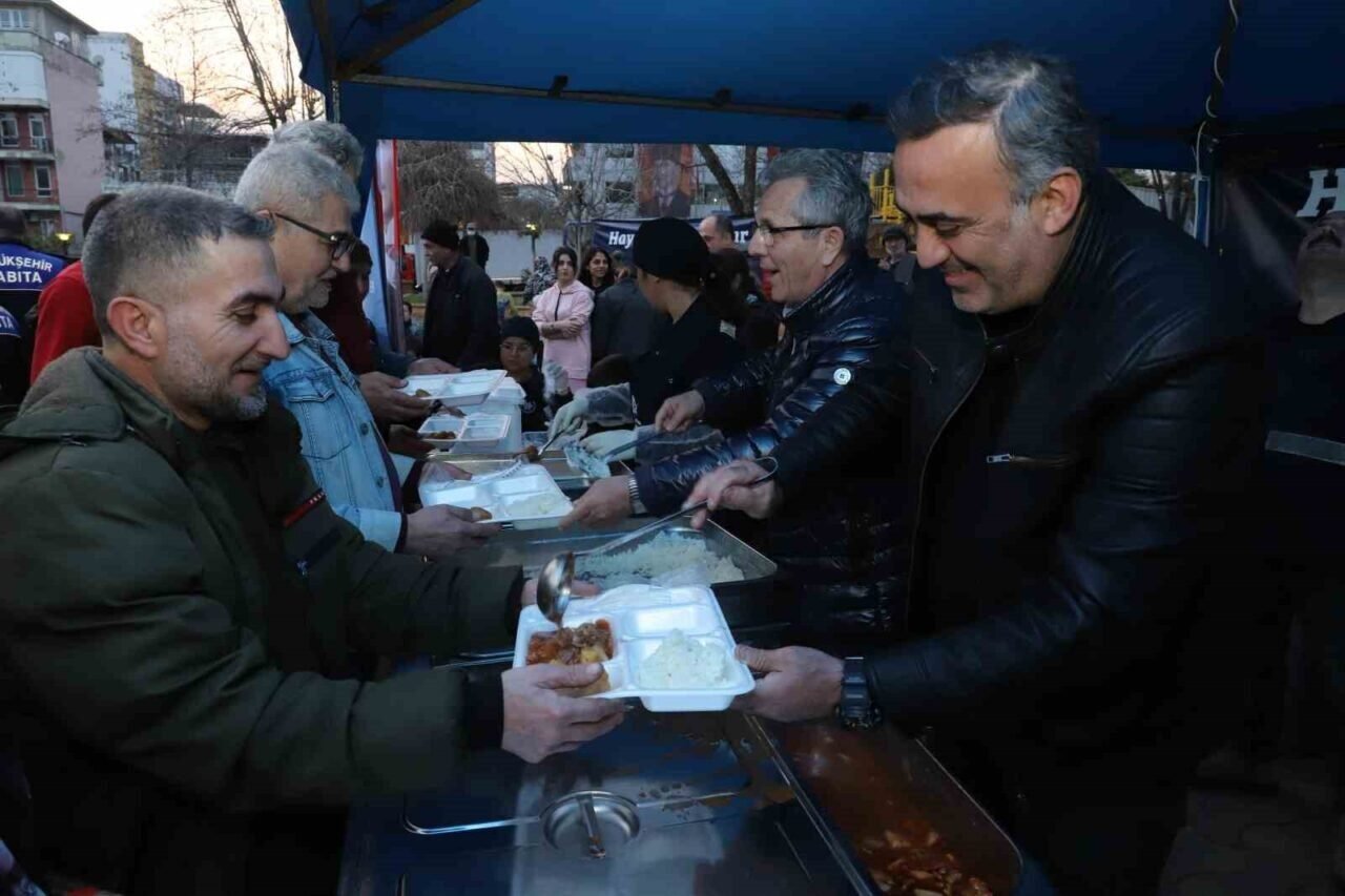 Aydın BŞB’nin Nazilli’deki ilk iftar sofrası doldu taştı