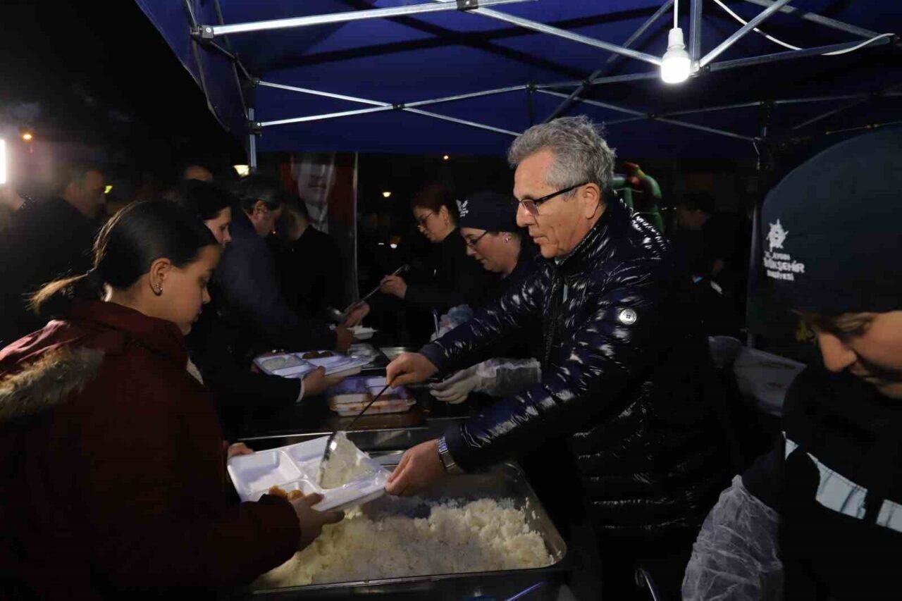 Aydın BŞB’nin Nazilli’deki ilk iftar sofrası doldu taştı