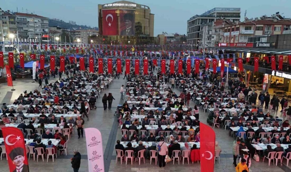 Aydın’da Ramazan ayının vazgeçilmezlerinden biri haline gelen Büyükşehir Belediyesi’nin iftar