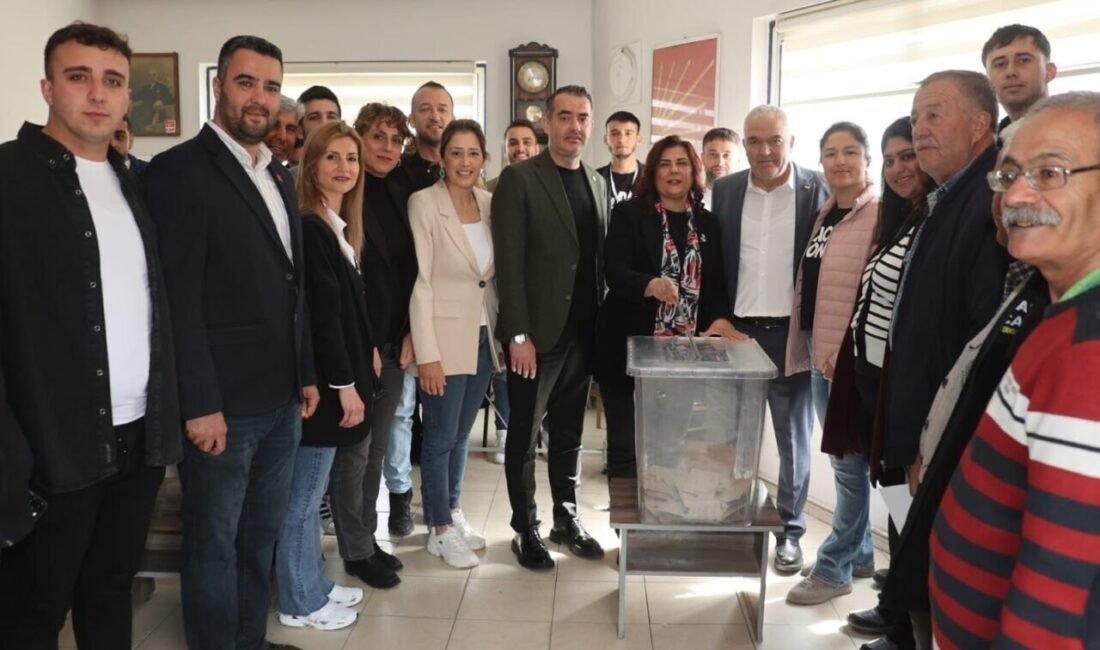 Koçarlı Belediye Başkanı Özgür Arıcı, CHP Koçarlı İlçe Başkanlığı’nda Aydın
