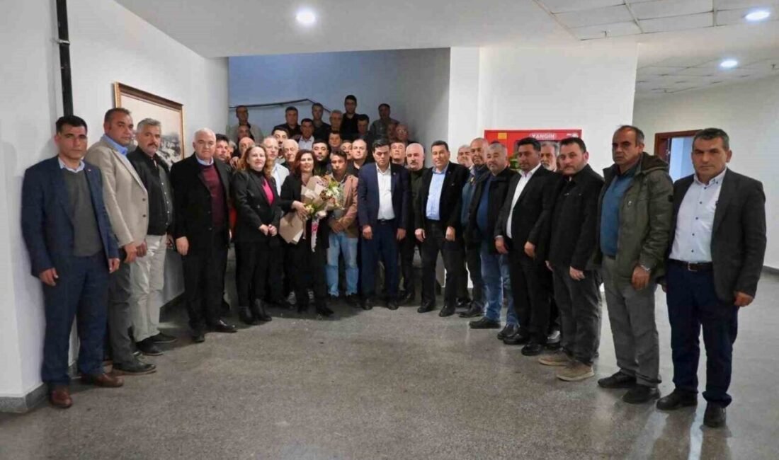 Koçarlı Belediye Başkanı Özgür Arıcı, mahalle muhtarlarıyla birlikte Aydın Büyükşehir