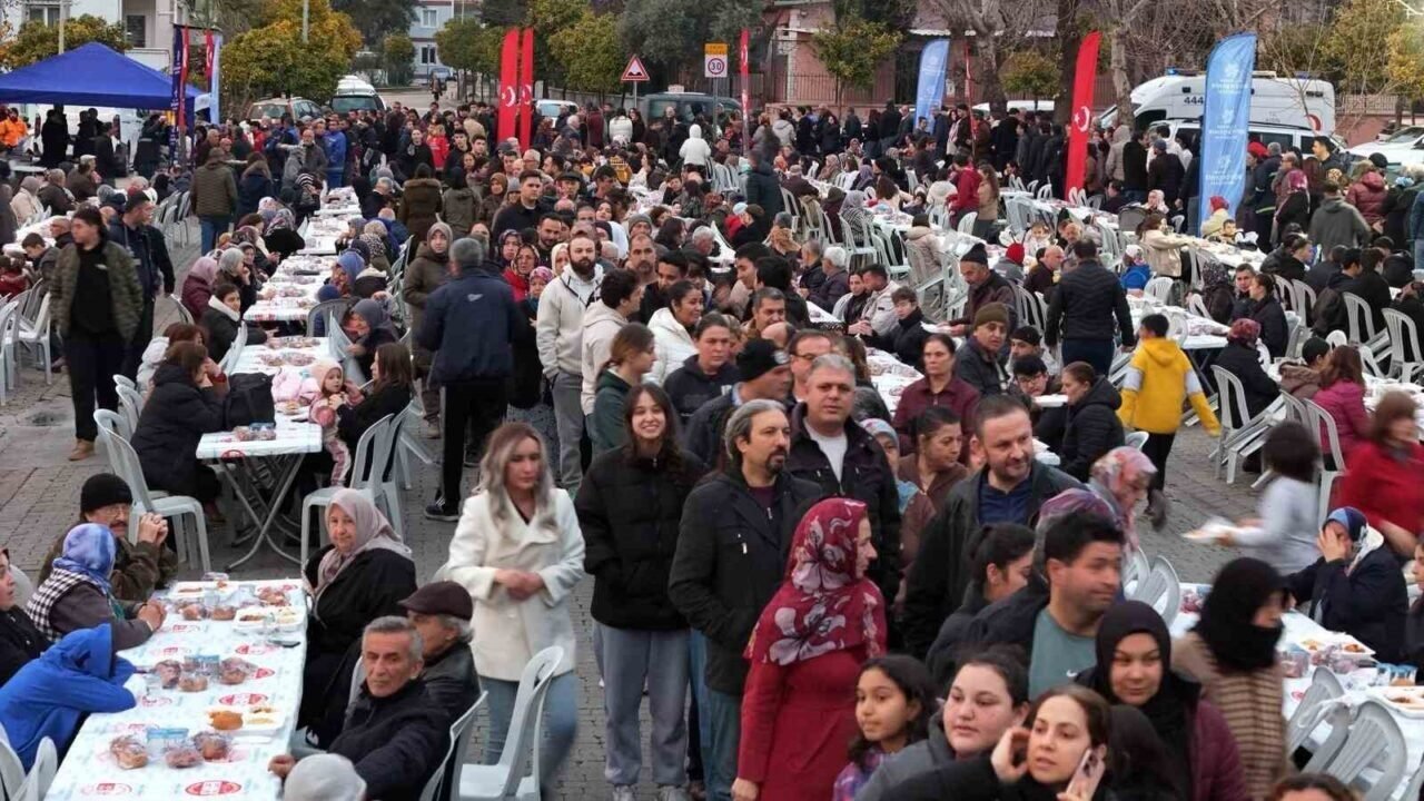 Başkan Çerçioğlu, Efelerli vatandaşlarla iftar sofrasında buluştu