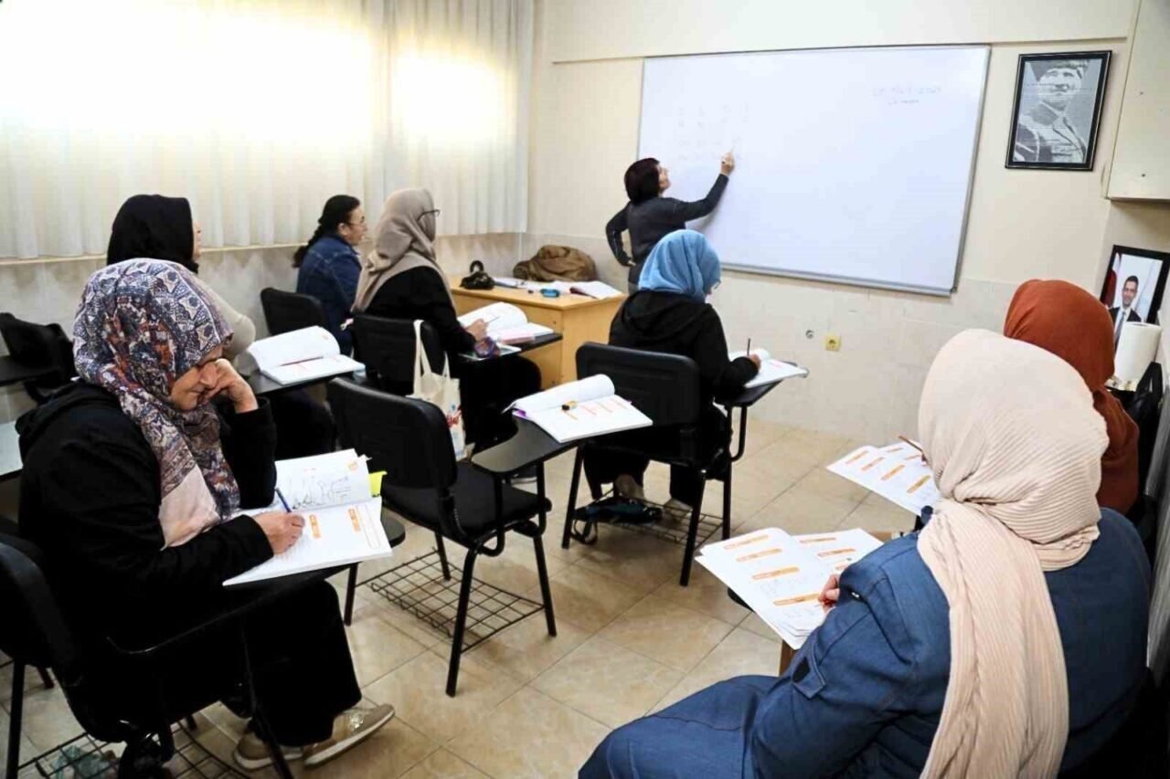 Bayraklı Belediyesinden hayatlara dokunan kurs