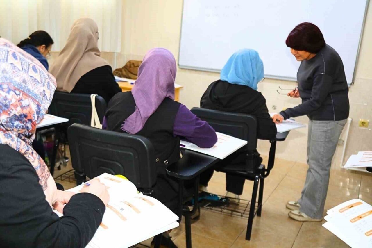 Bayraklı Belediyesinden hayatlara dokunan kurs