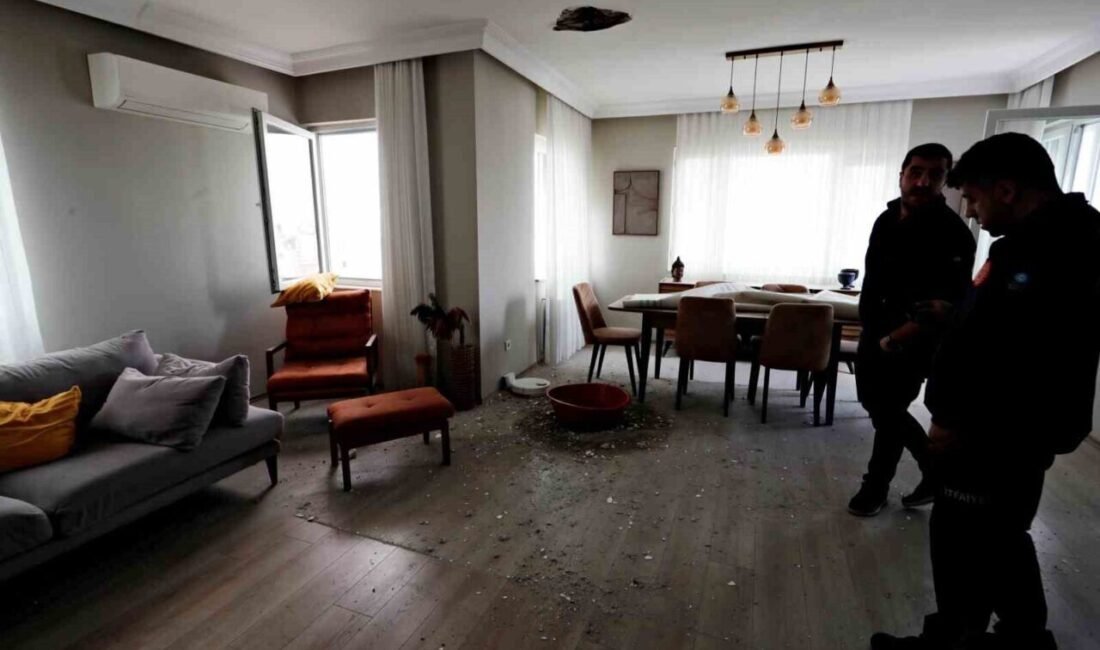 Antalya’da öğlen saatlerinde aniden bastıran şiddetli yağmur ve dolu kent