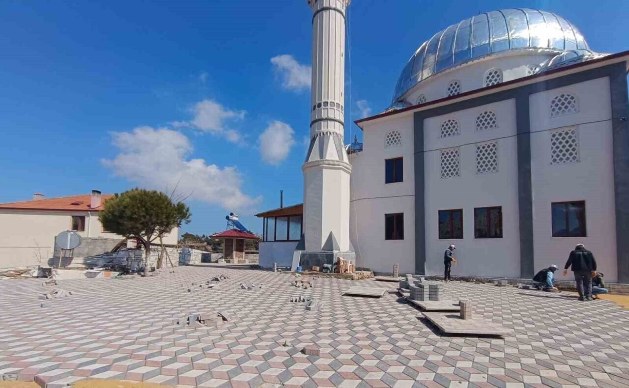 Bozdoğan Belediyesi’nden camilerde çevre düzenlemesi