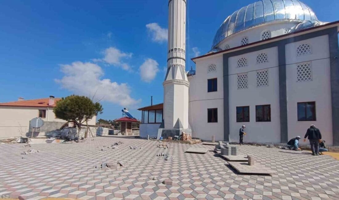 Bozdoğan Belediyesi, ilçedeki camilerde çevre düzenleme çalışmalarını sürdürüyor. Başalan Mahalle