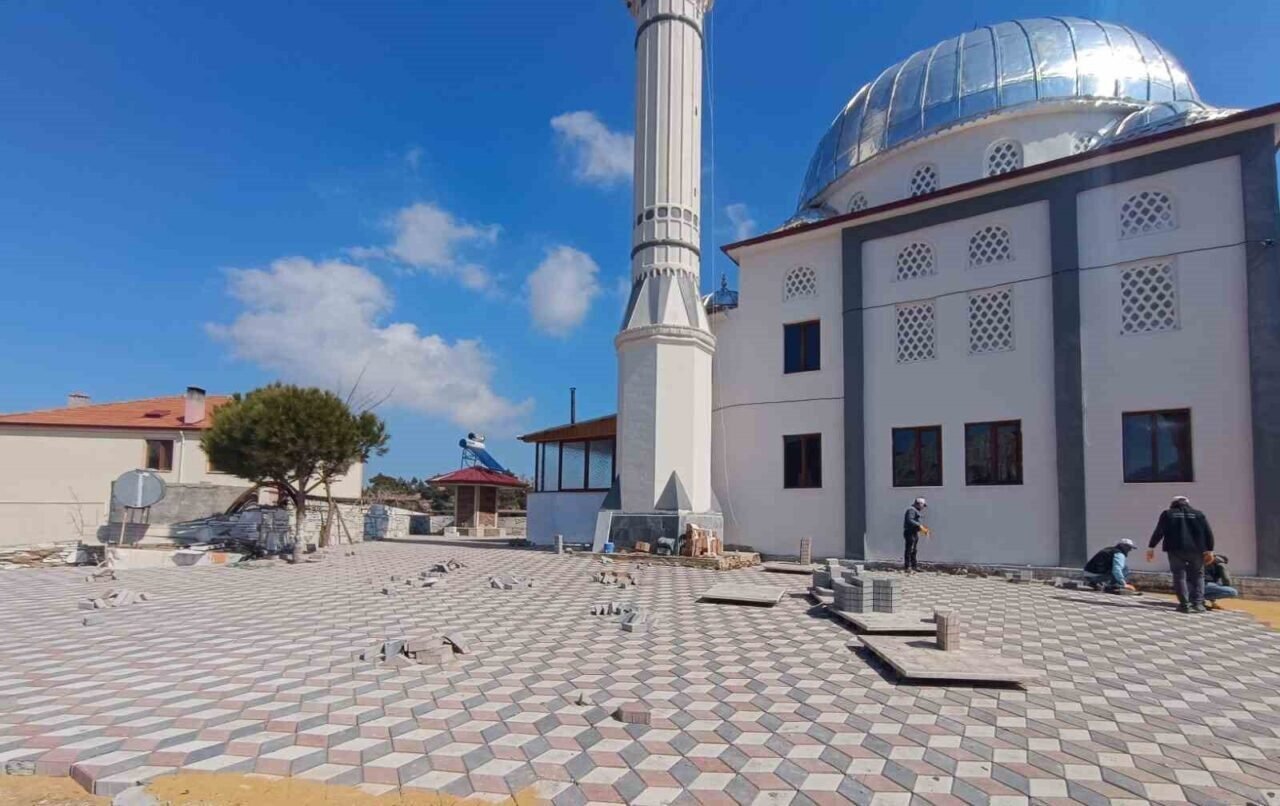 Bozdoğan Belediyesi’nden camilerde çevre düzenlemesi