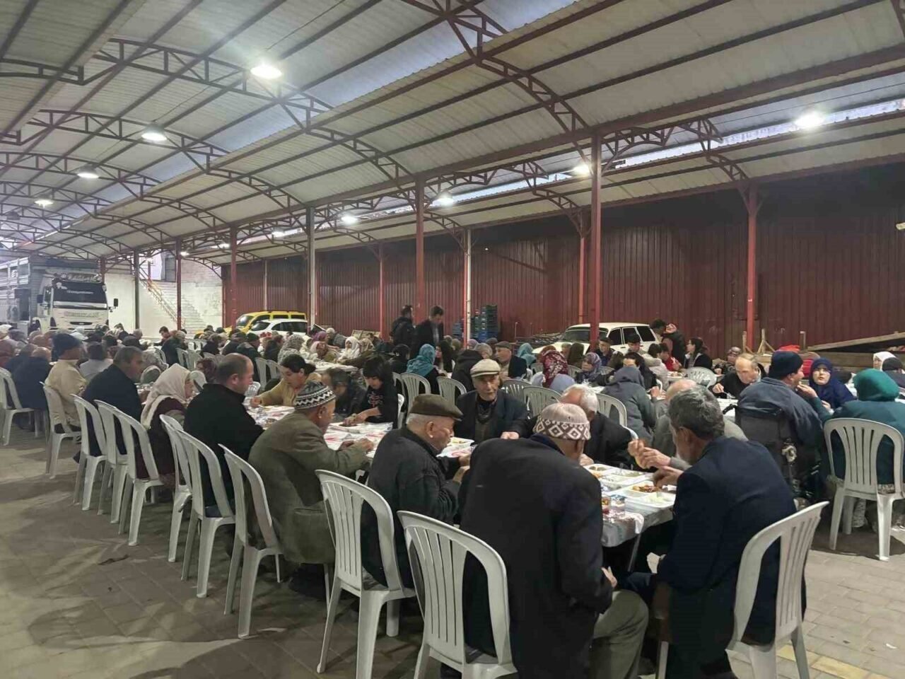 Bozdoğanlılar ilk iftarı Büyükşehir sofrasında açtı