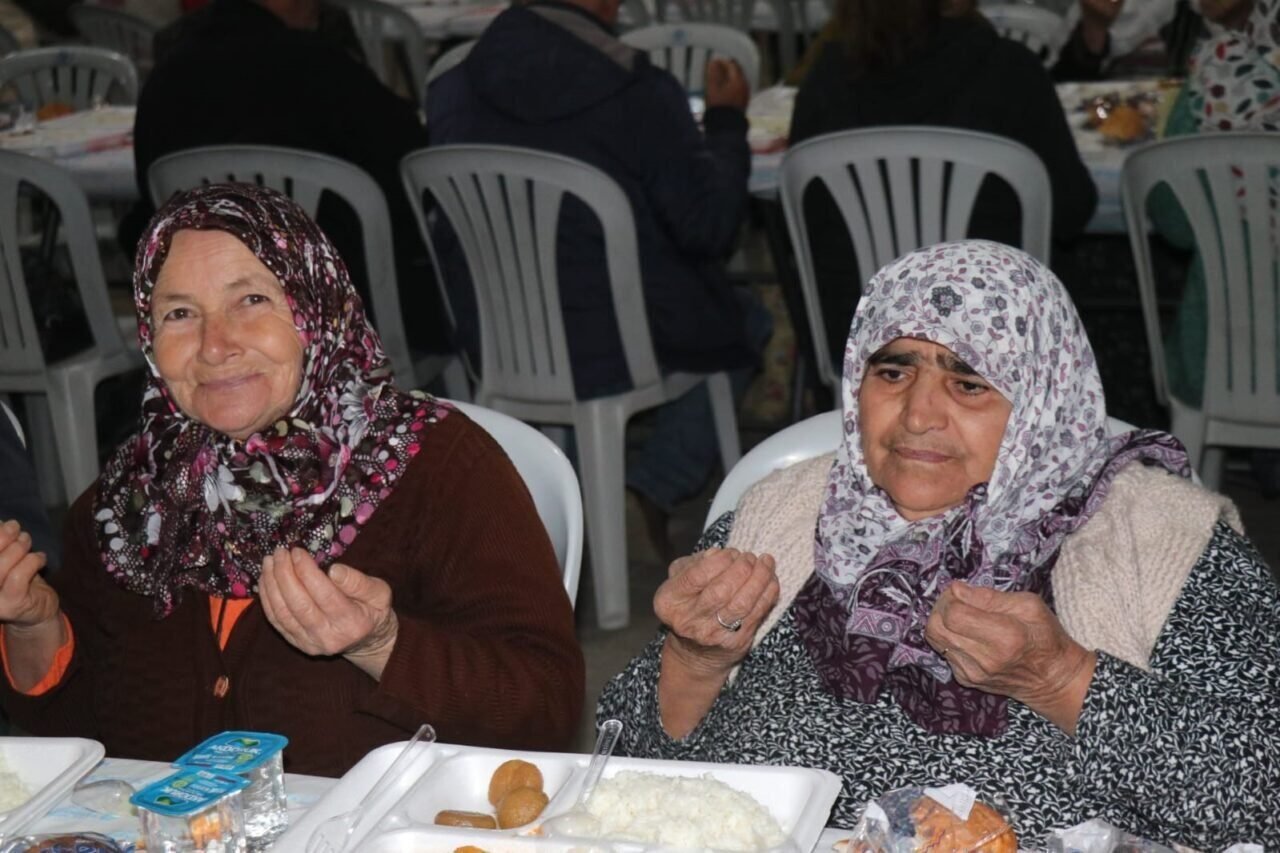 Bozdoğanlılar ilk iftarı Büyükşehir sofrasında açtı
