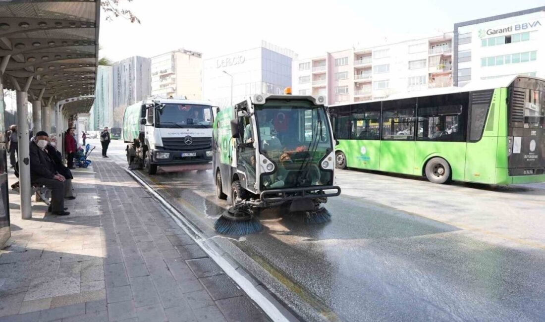 Denizli Büyükşehir Belediyesi, cadde, bulvar ve meydanların temizliği konusunda çalışmalarına