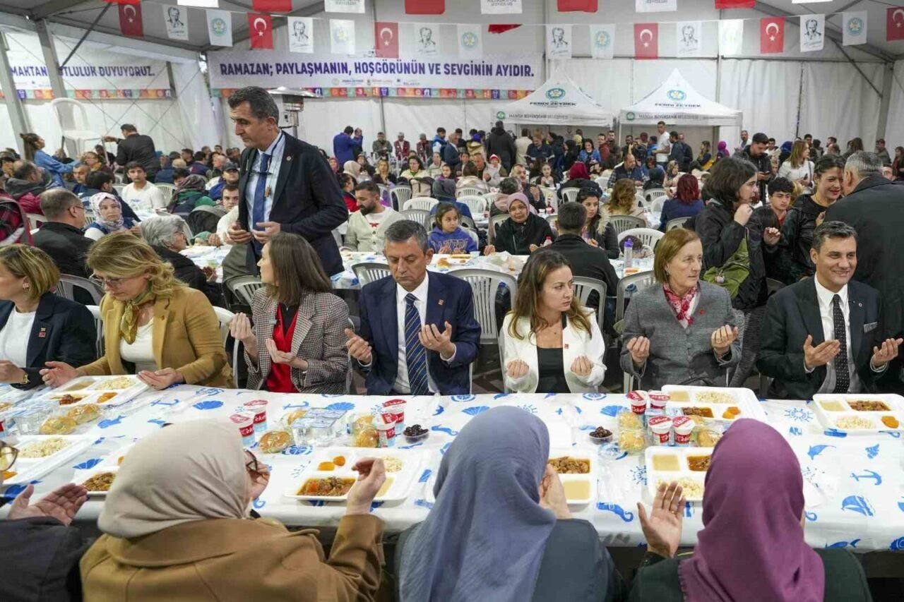 CHP Genel Başkanı Özel’den Suriye açıklaması: "Hepimizin yüreği ağzında"