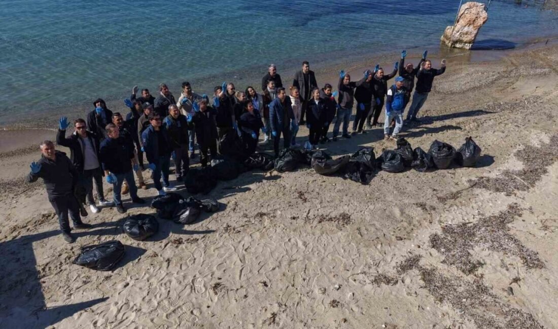 Aydın’ın Kuşadası ilçesinde bir araya gelen gönüllüler, Dünya Su Günü’nde