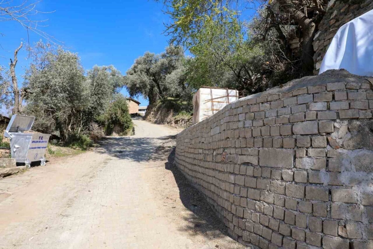 Efeler Belediyesi, yol çalışmalarını kesintisiz sürdürüyor