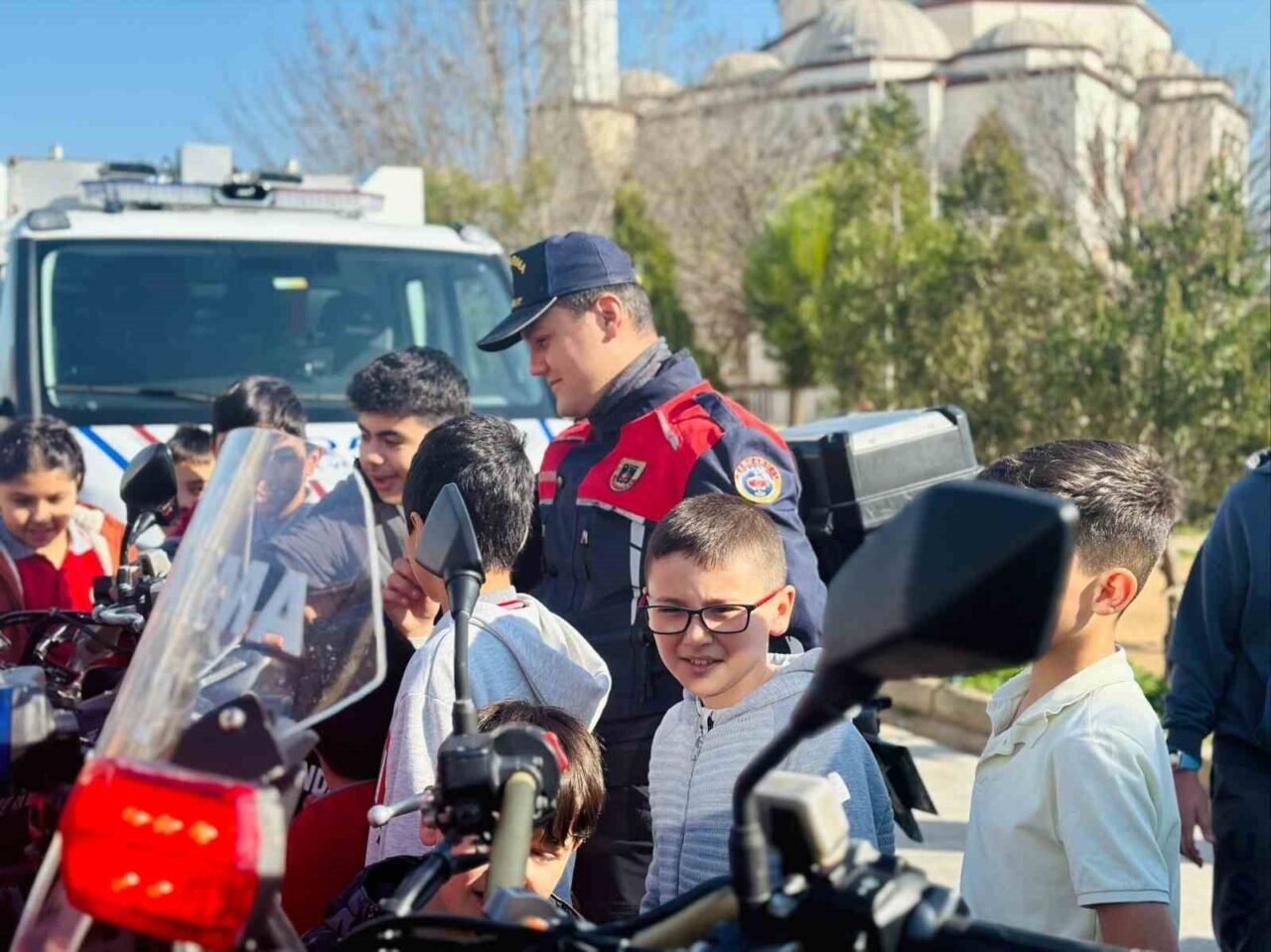 Efeler’de öğrencilere Jandarmanın faaliyetleri tanıtıldı