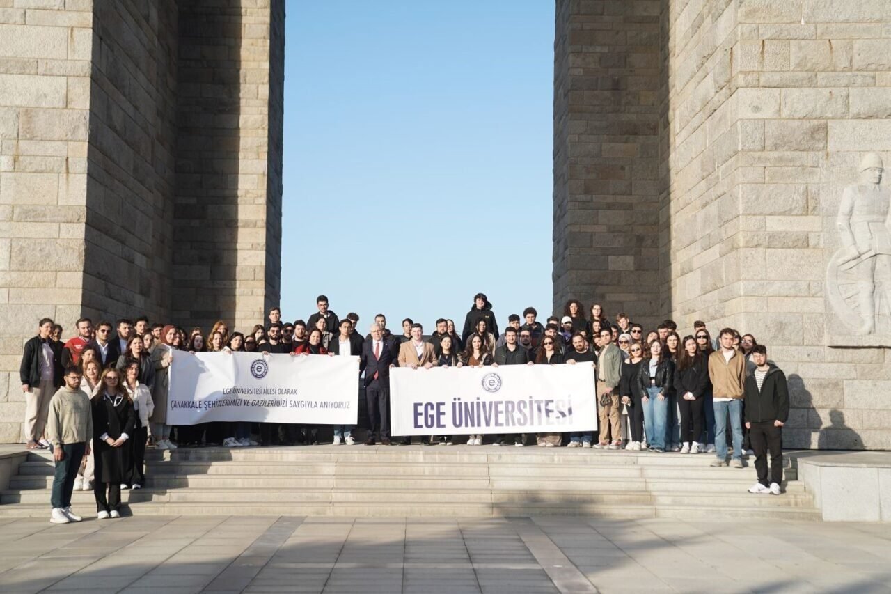 Ege Üniversitesi öğrencileri Çanakkale şehitlerinin huzuruna çıktı