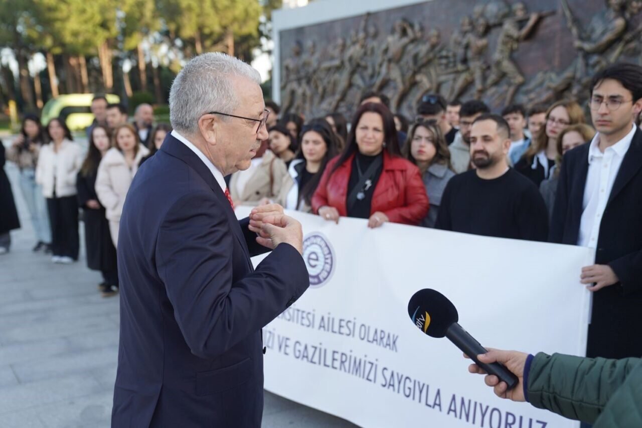 Ege Üniversitesi öğrencileri Çanakkale şehitlerinin huzuruna çıktı