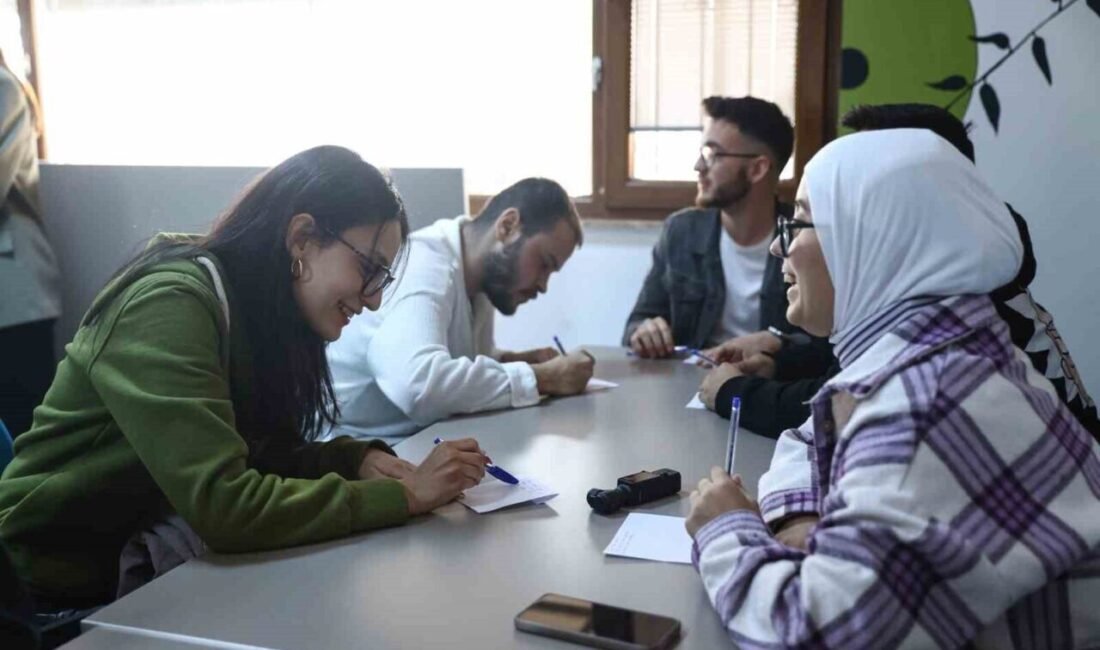 Antalya Büyükşehir Belediyesi, gençlerin İngilizce konuşma becerilerini geliştirmeleri amacıyla Atatürk