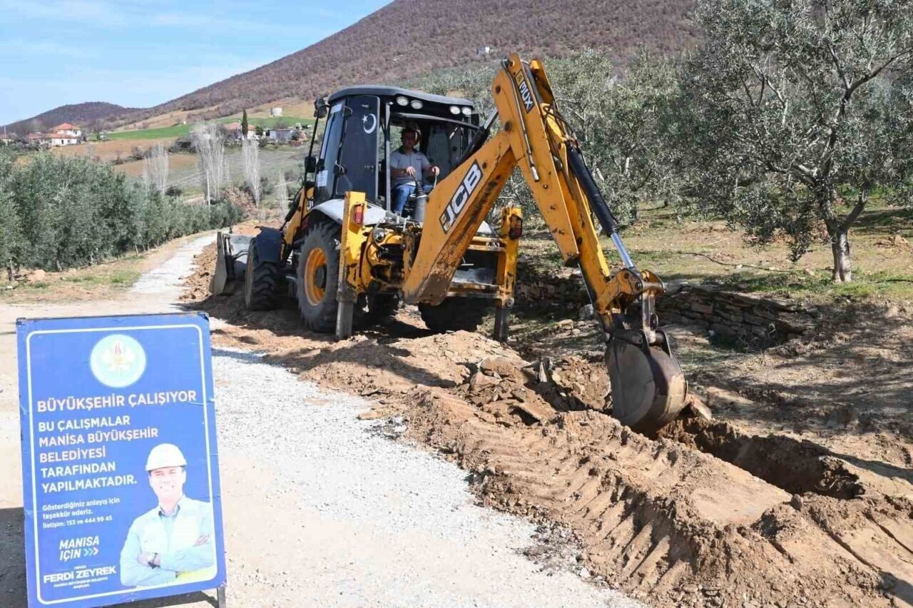 Gökeyüp Mahallesi çamurlu sudan kurtuluyor