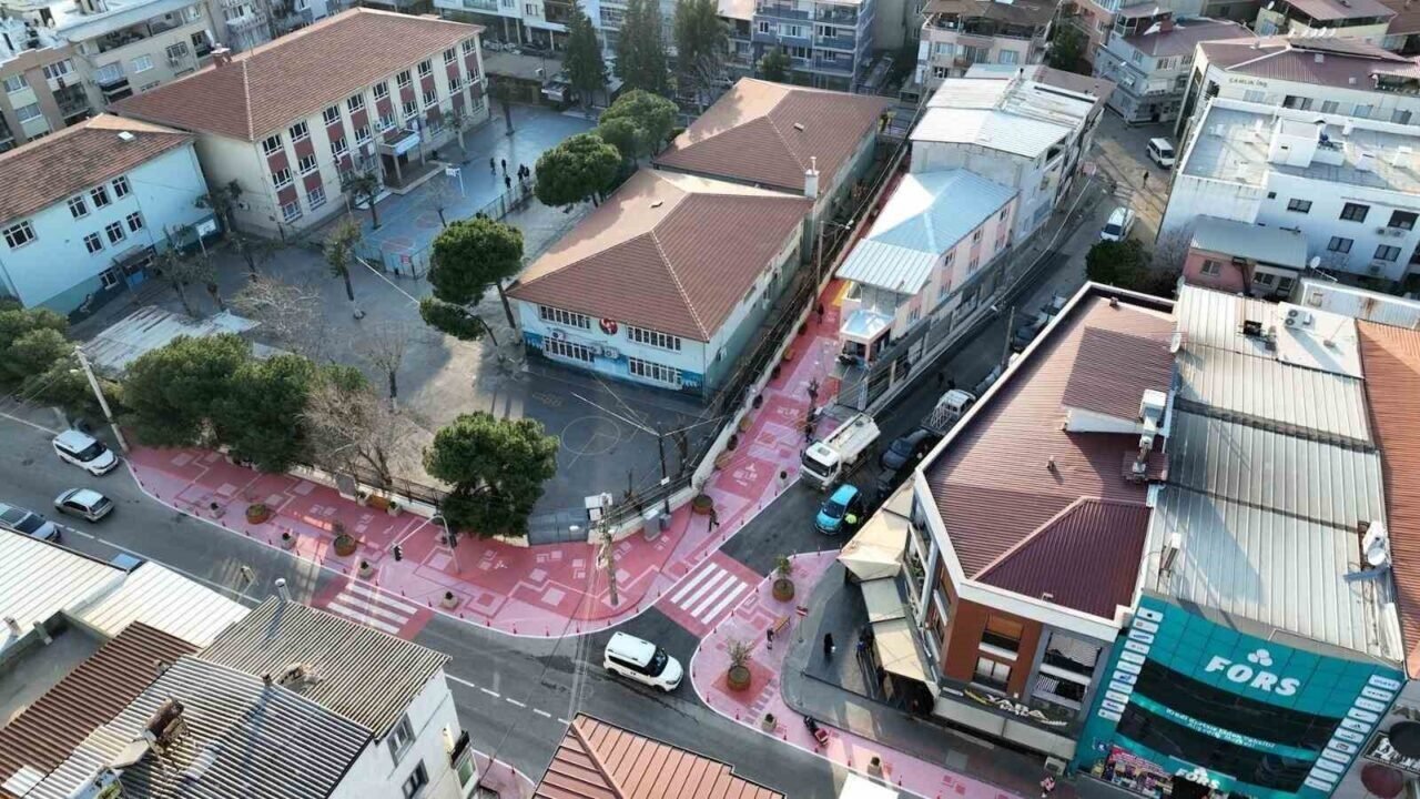 ’Güzel İzmir’ neşeli çocuklar