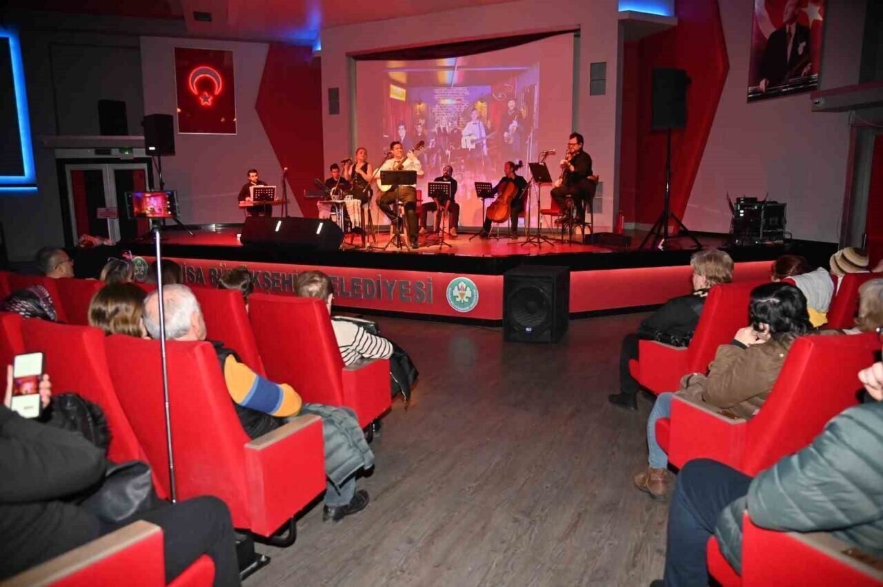 Hijazkâr Grubu’nun ‘Biçare Akşamlar’ konseri Manisalılarla buluştu Hijazkâr Grubu’nun ‘Biçare Akşamlar’ konseri Manisalılarla buluştu