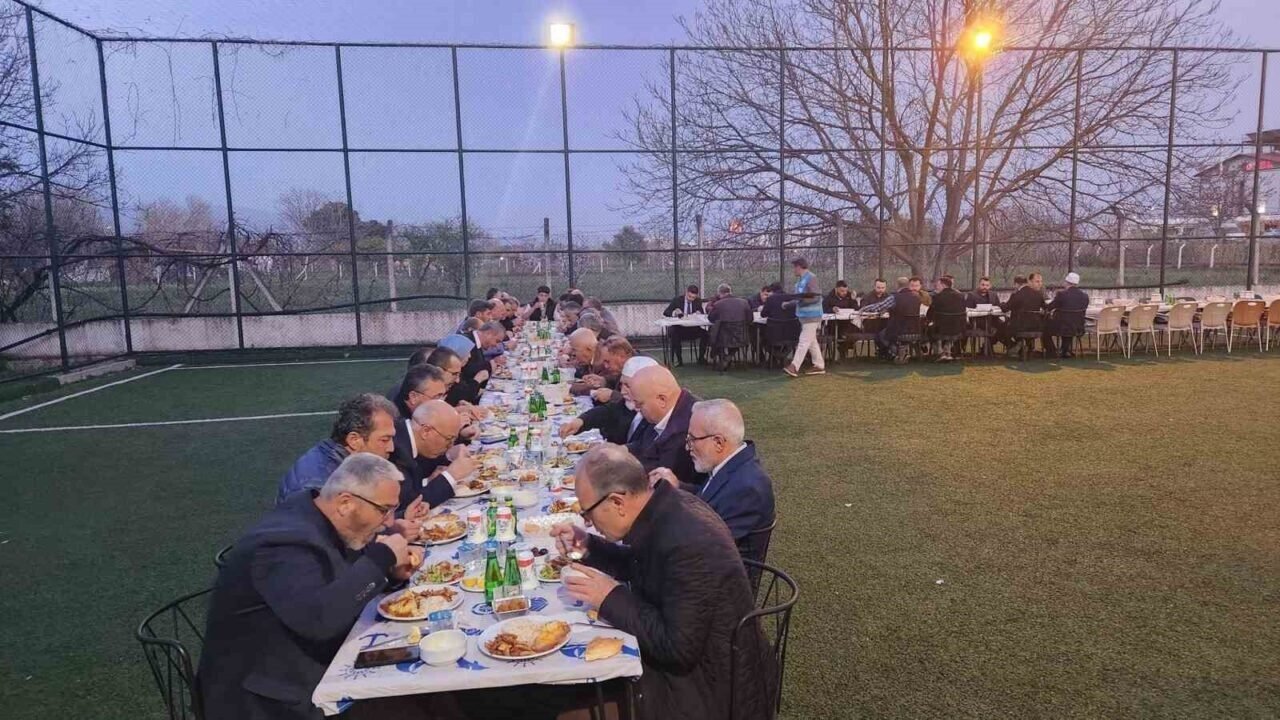 İş İnsanları hafızlar ile iftarda buluştu