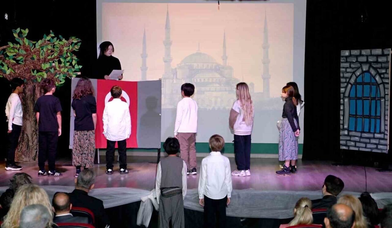 İstiklal Marşı’nın 104’üncü yıldönümü Kuşadası’nda kutlandı