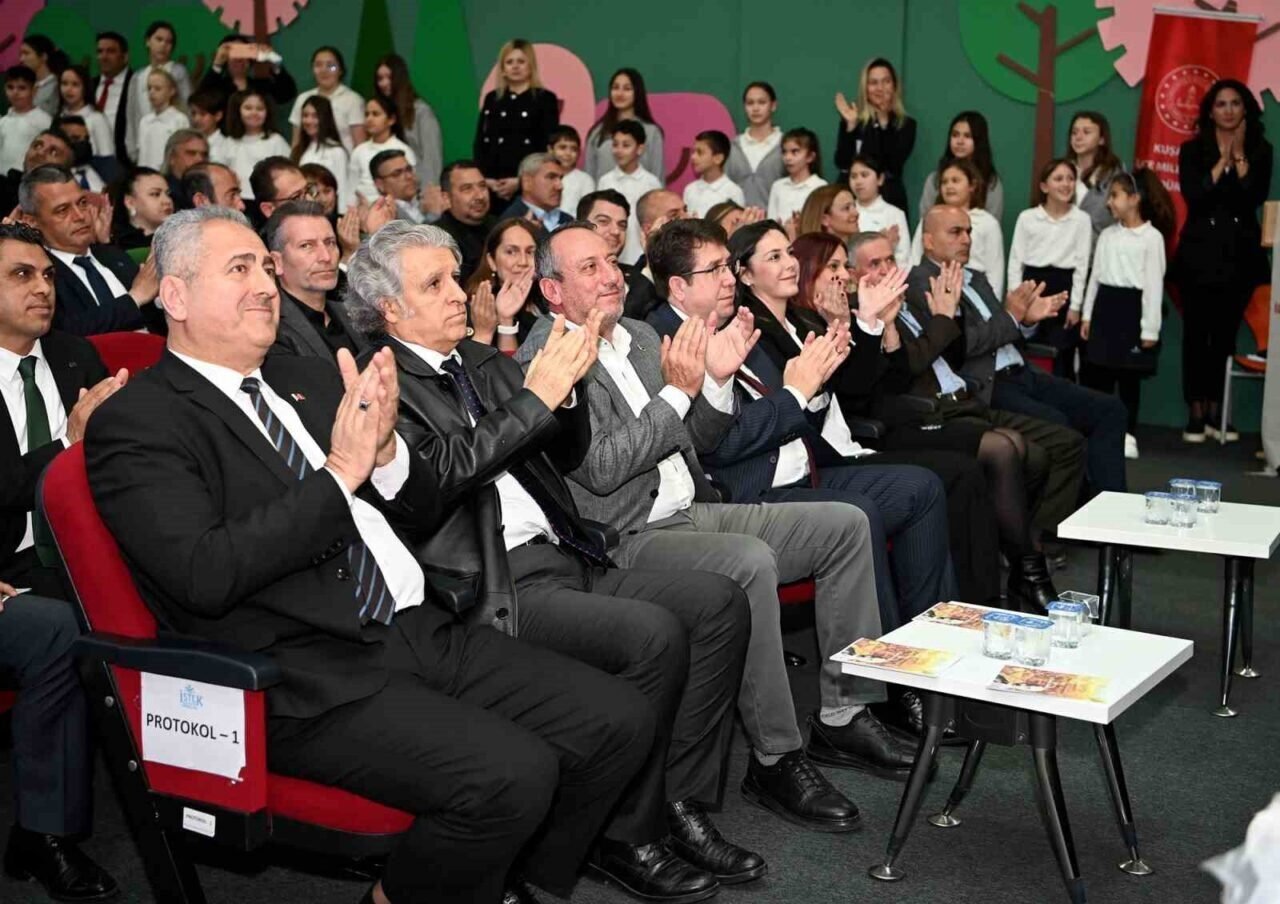İstiklal Marşı’nın 104’üncü yıldönümü Kuşadası’nda kutlandı