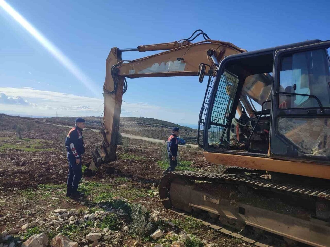 İzinsiz hazine arazisi kazısını jandarma engelledi