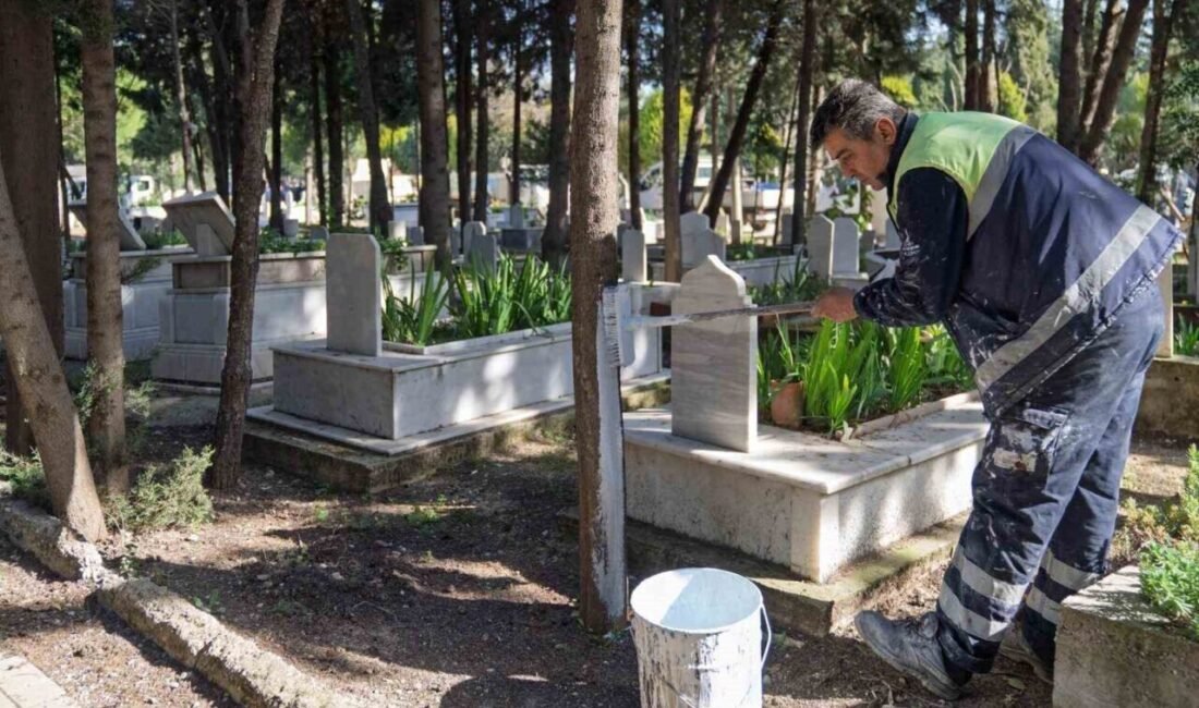 İzmir Büyükşehir Belediyesi, yaklaşan Ramazan Bayramı öncesi tüm mezarlıkların bakım,