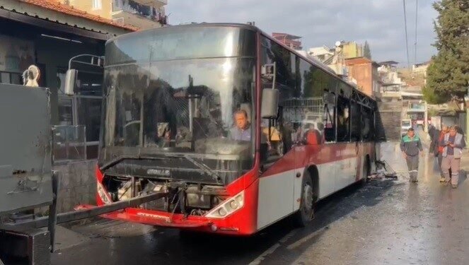 İzmir’de belediye otobüsü alevlere teslim oldu