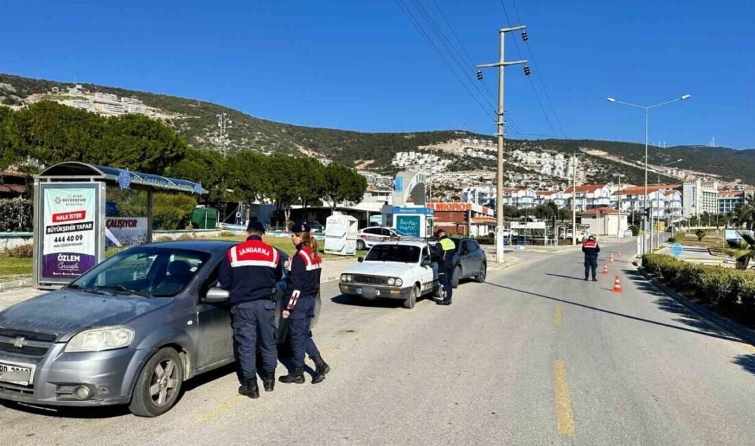 Jandarma bir haftalık çalışmasında suçlulara göz açtırmadı Aydın il genelinde jandarma ekipleri bir haftalık zaman diliminde yaptıkları