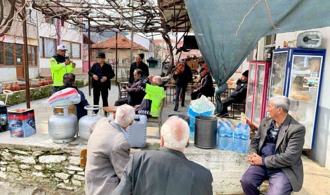 Aydın’ın 6 ilçesinde jandarma ekipleri tarafından vatandaşlara trafik eğitimi verildi.