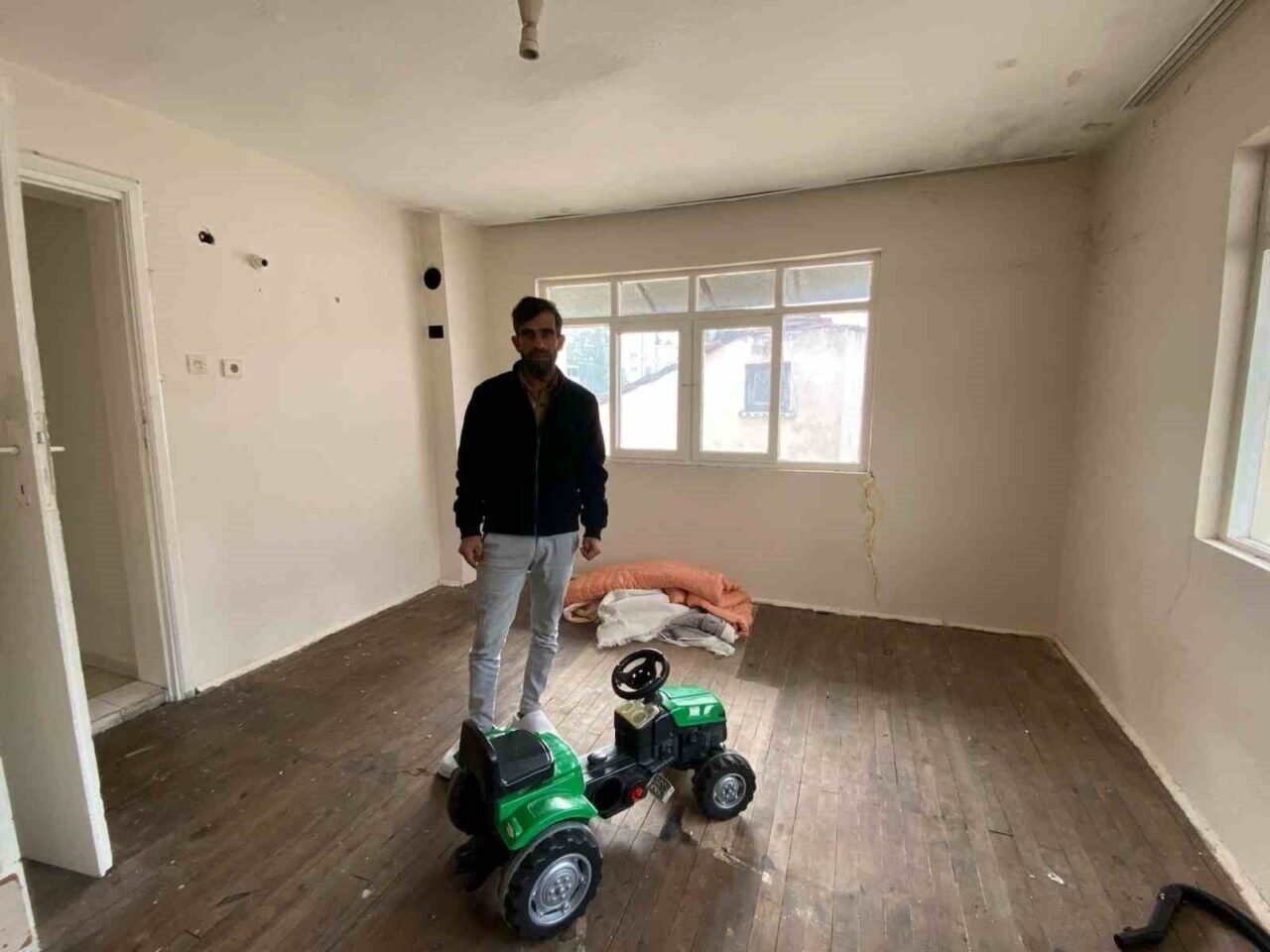 Komşuları taşındığını sandı, evine geldiğinde hayatının şokunu yaşadı