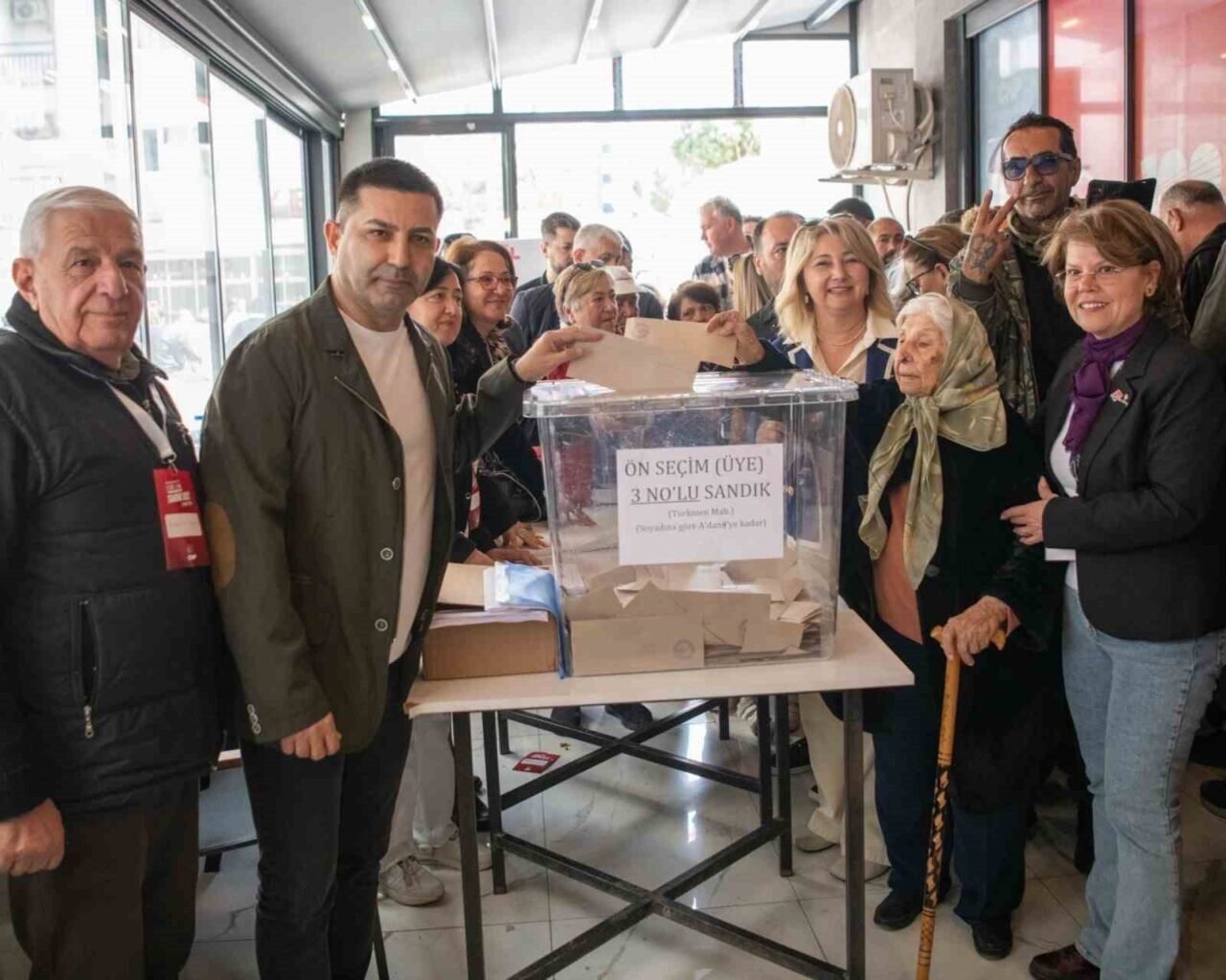 Kuşadalılar ön seçim için sandığa gitti Kuşadalılar ön seçim için sandığa gitti