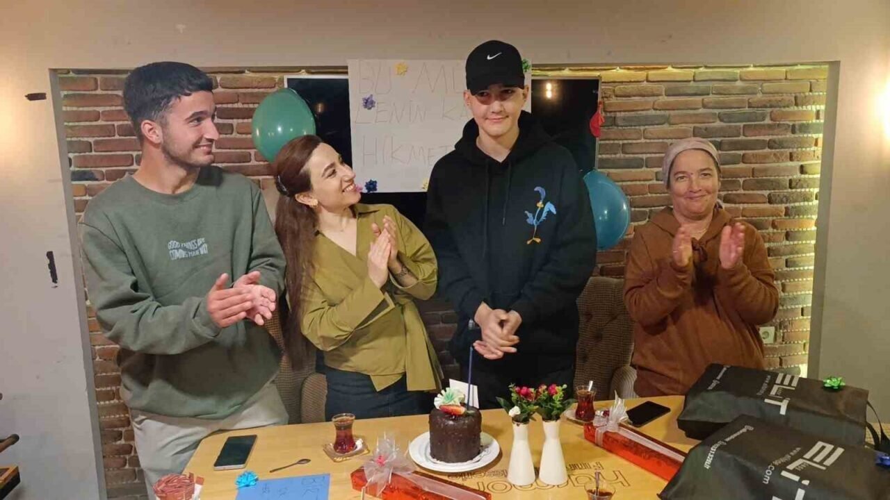 Lenf kanseriyle 3 yıldır mücadele eden gence, kanseri 3 kez yenen kadından moral pastası