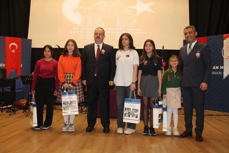 Lise öğrencilerinin ‘Sonsuz Kadar’ oratoryosu ayakta alkışlandı