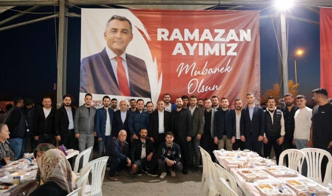 Manavgat Belediyesi Çolaklı Mahallesi’nde vatandaşlara iftar verdi. Manavgat Belediyesi, iftar