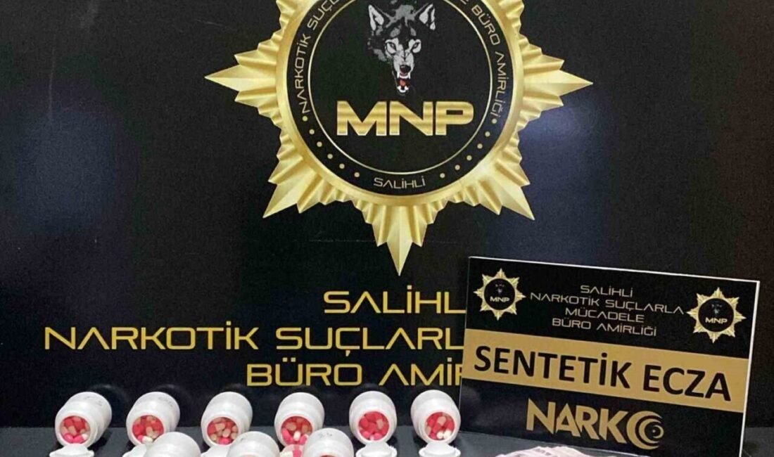 Manisa’da 500 sentetik ecza ele geçirildi Manisa’nın Salihli ilçesinde polis tarafından düzenlenen uyuşturucu operasyonunda 500 adet