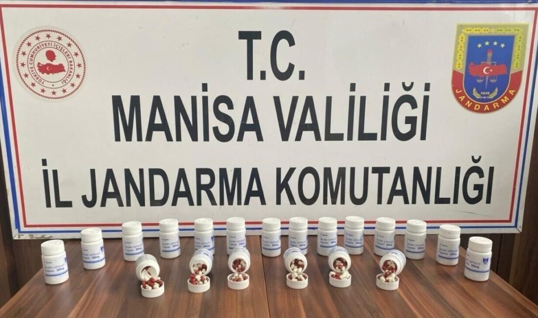 Manisa’da jandarma ekiplerinin bir ikamette yaptığı aramada, 3 bin adet