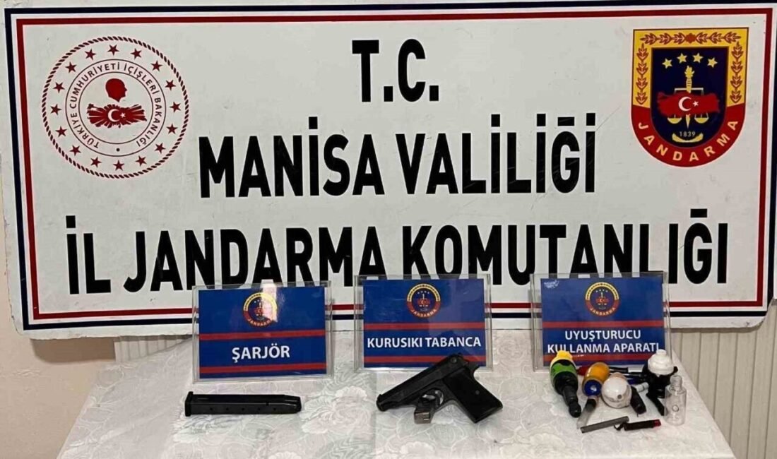 Manisa’nın Salihli ilçesinde jandarma ekipleri tarafından düzenlenen uyuşturucu operasyonunda gözaltına