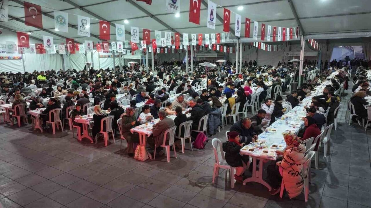 Manisalılar iftar sofrasında buluştu