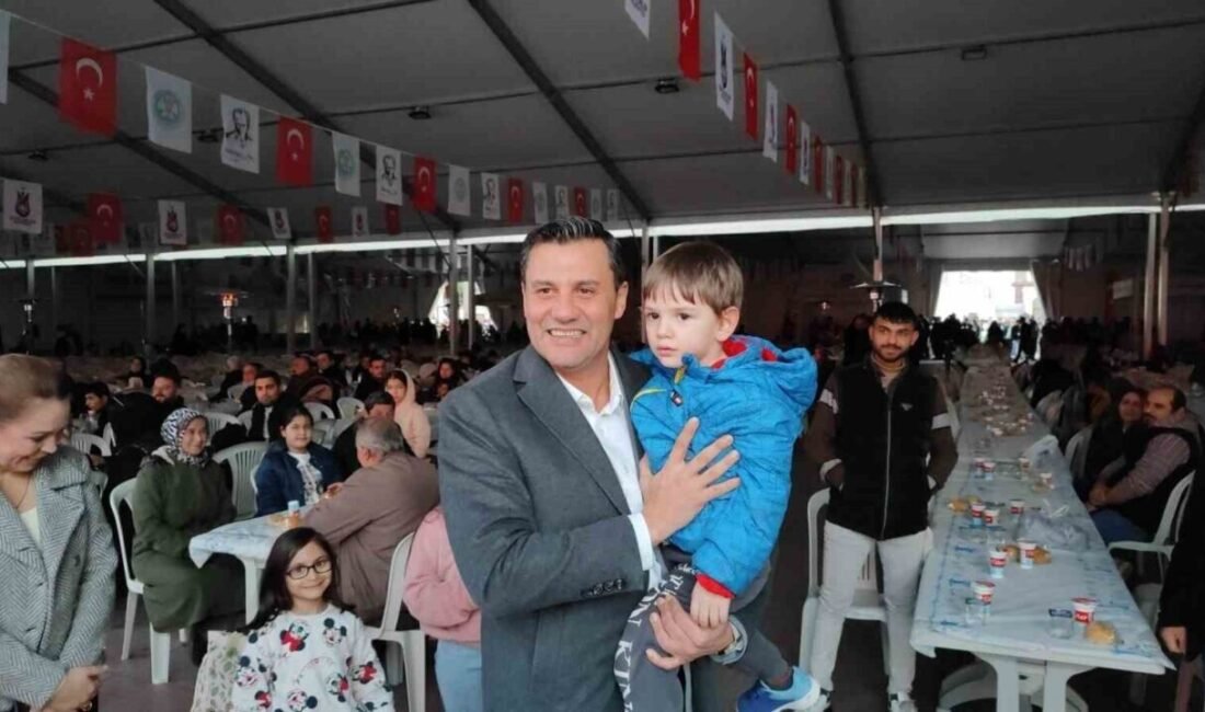 Manisa Büyükşehir Belediyesi, Ramazan ayının ilk gününde Cumhuriyet Meydanı, Eski