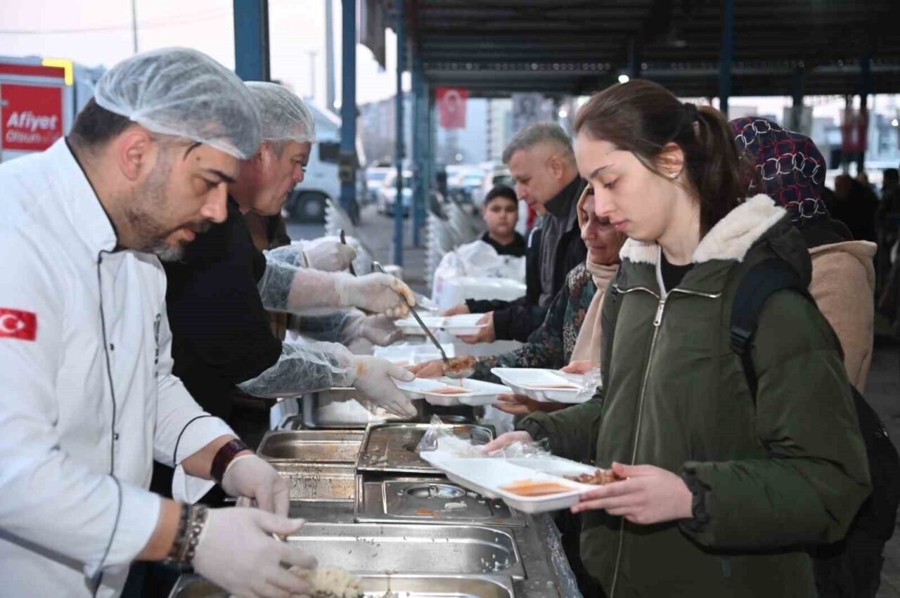 Manisalılar iftar sofrasında buluştu